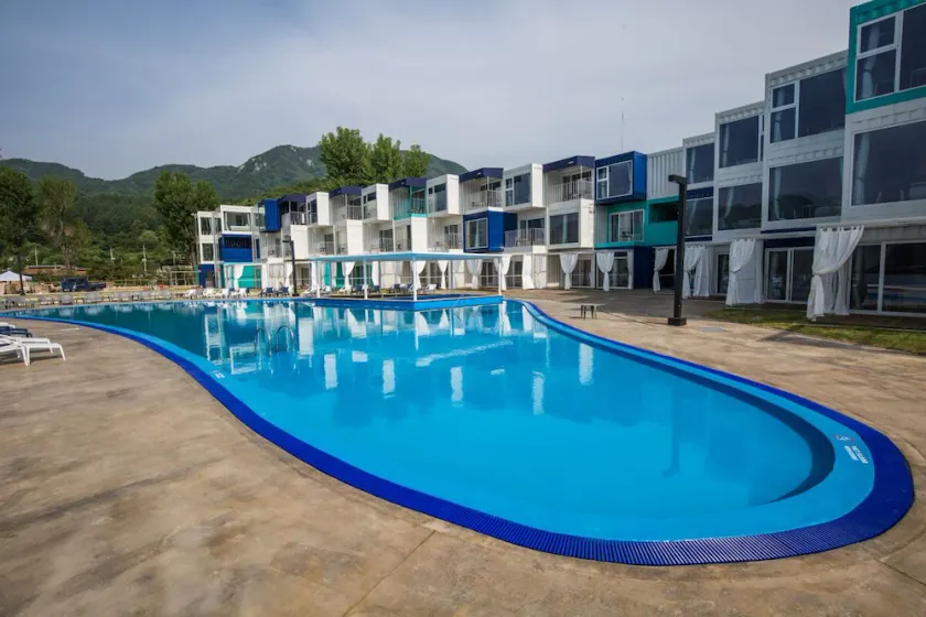 parotia waterhouse hotel - Image 1