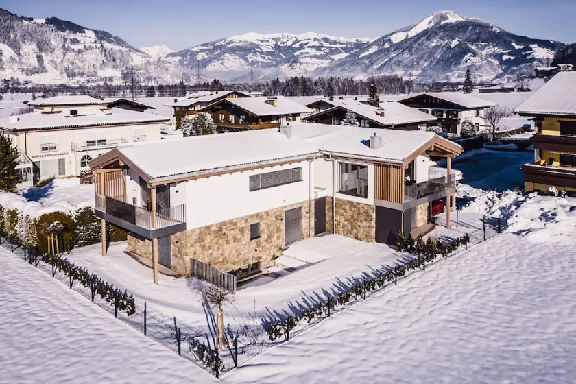 Aurora Mountain Chalet by we rent, SUMMERCARD INCLUDED - Image 1
