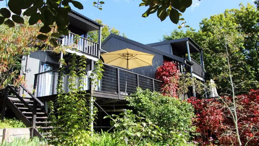 Cloudsong Chalet 3 Close to the village centre - Image 1