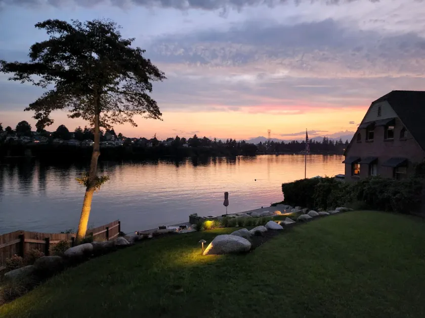 Waterfront Beach Cottage - Image 1