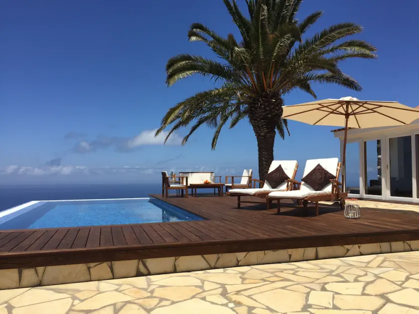 Romantische Chill-out-Villa mit Infinitypool und Panorama-Meerblick an der Küste - Image 1