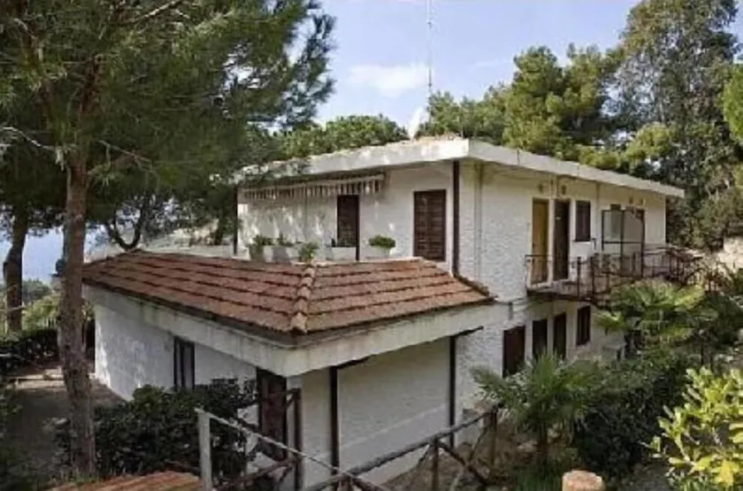 Apartamento em uma residência com vista para o mar - Image 1