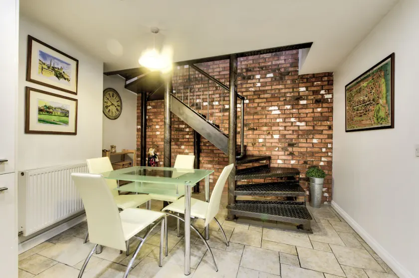 St Stephen Street Apartment - Image 1
