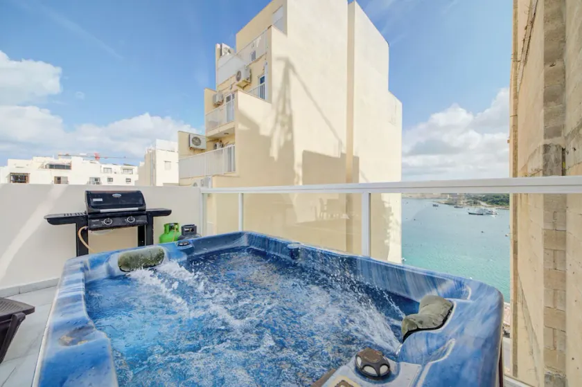 Sliema Sunny 3-bedroom Penthouse With Jacuzzi - Image 1