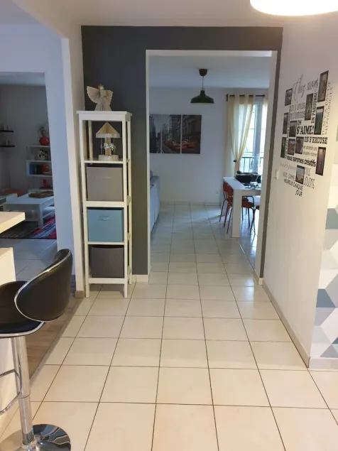 Center Pierrefonds superb quiet apartment + parking lot - Image 1