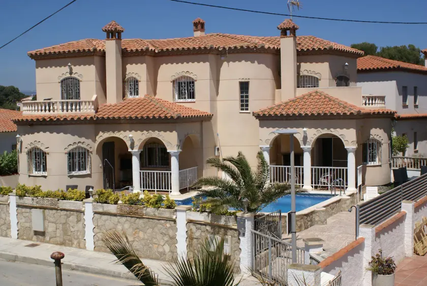 Beach villa with pool up to 6 pers., best location, no traffic, and ambience, air conditioning - Image 1