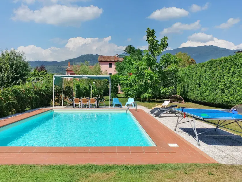 Exclusive villa, huge swimming pool and flowered garden with bbq. Free WiFi + AC - Image 1