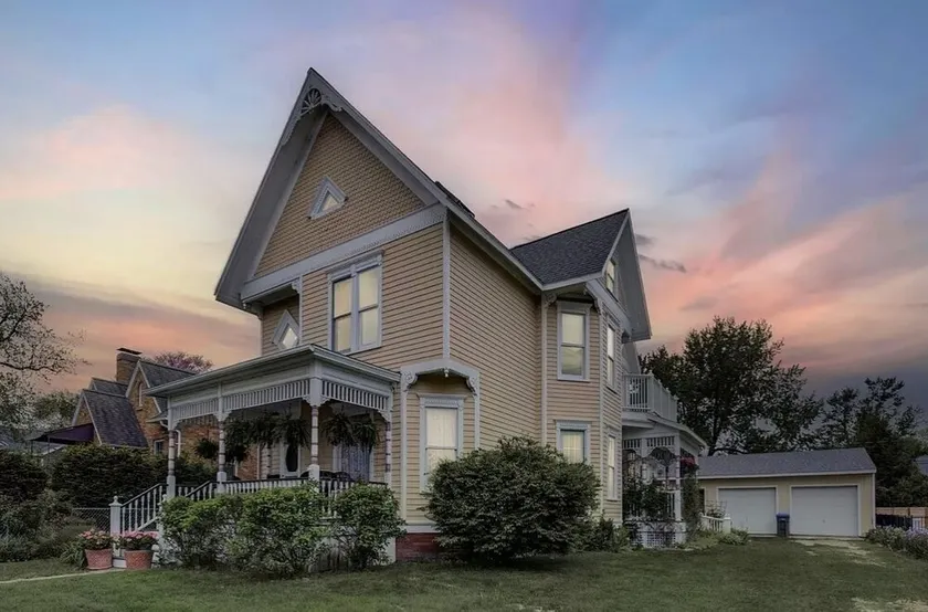 Charming Victorian, Private Hot Tub - Image 1
