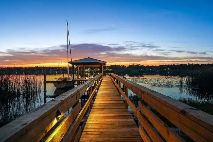 Key West Themed Lakefront Oasis with Liveaboard Sailboat! - Image 1