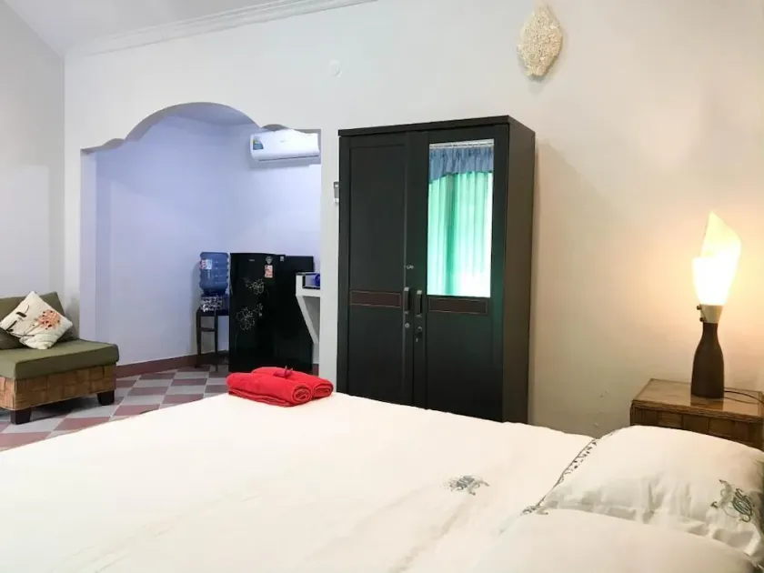 Room with pool views in a quiet area of Canggu, close to Berawa Beach - Image 1