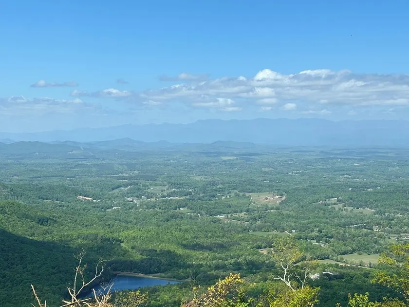 A peaceful tiny cabin with sweeping views of the mountains. - Image 1