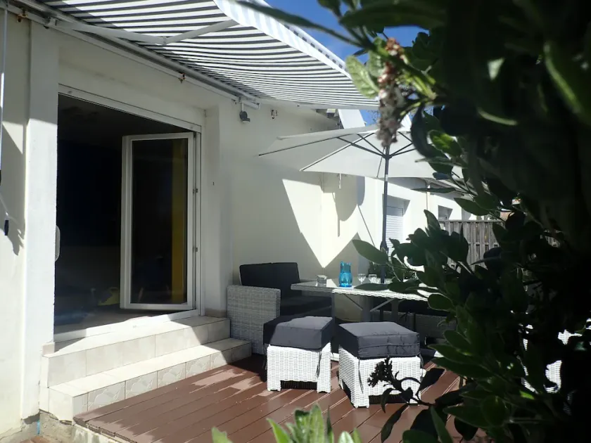 Maison moderne,  climatisée, à 5 minutes à pied de la plage, calme. 3 chambres. - Image 1