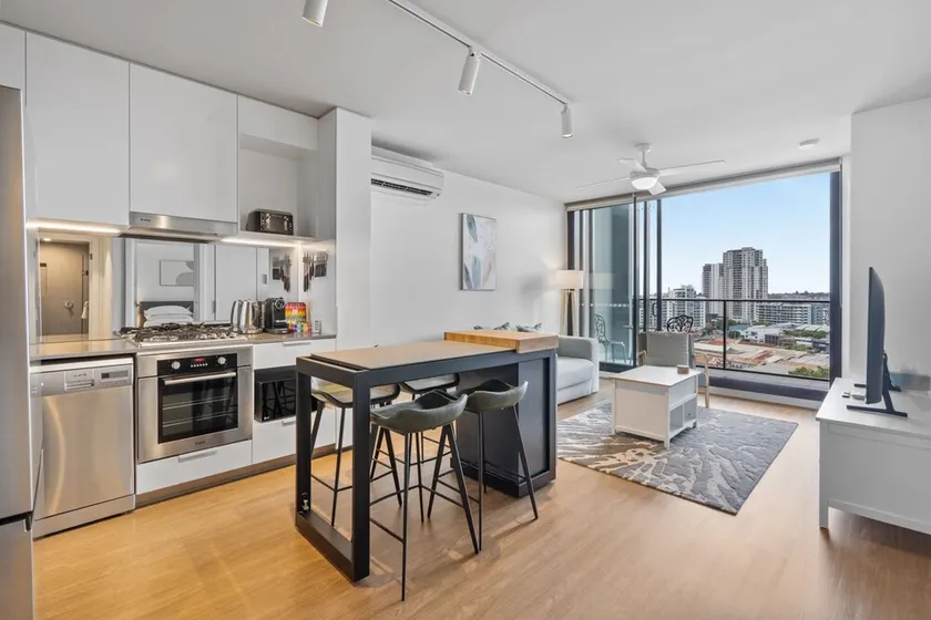 Bright 2-Bed Apartment in Bowen Hills - Image 1