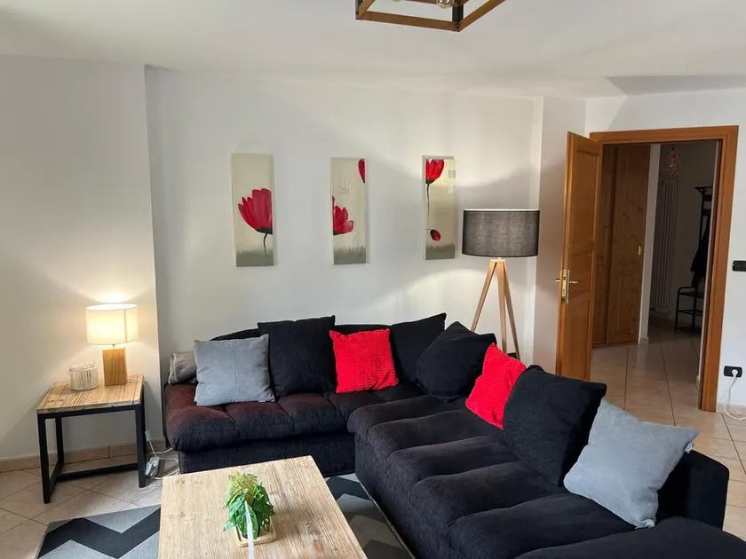 Charming apartment in Chamonix with parking and pets allowed - Image 1