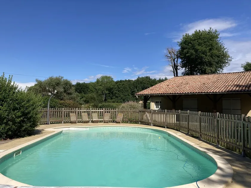 Beautiful group accommodation in the heart of the Gironde forest - Image 1
