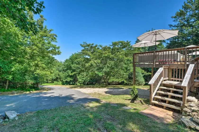 Tranquil mountainhouse w/hot tub, super close to trails & wineries- pet friendly - Image 1