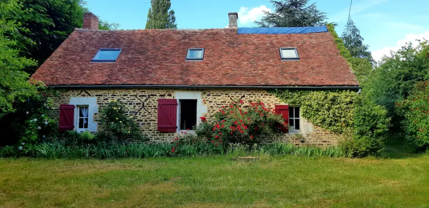 Pretty country house with large garden - Image 1