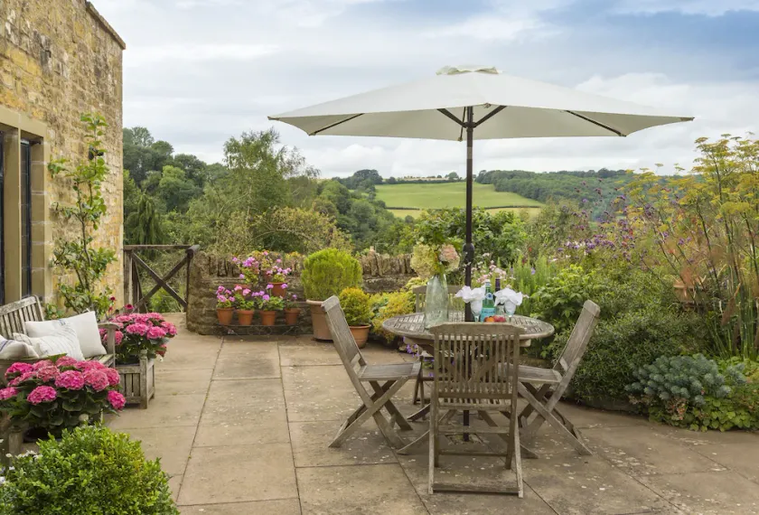 Apple Cottage is a two bedroom charming cottage, based in picturesque Snowhill - Image 1