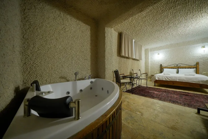 Nircanacave House Hotel - Image 1