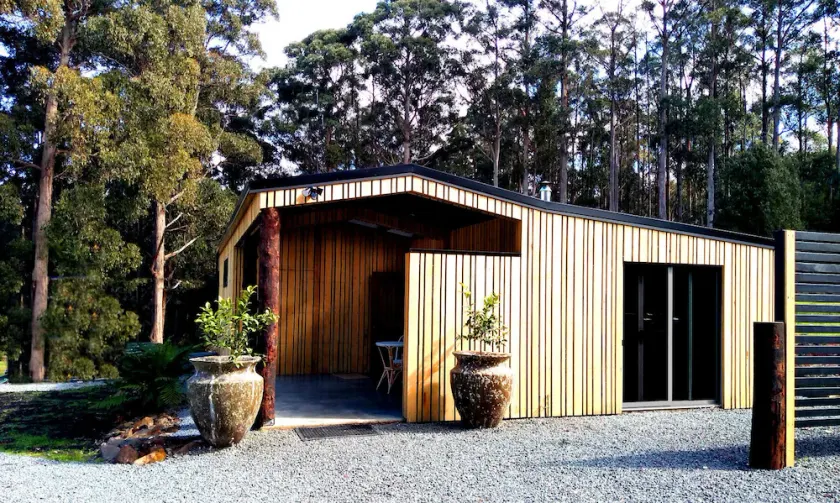 Relax and indulge in a country garden at Franklin, Tasmania - Image 1