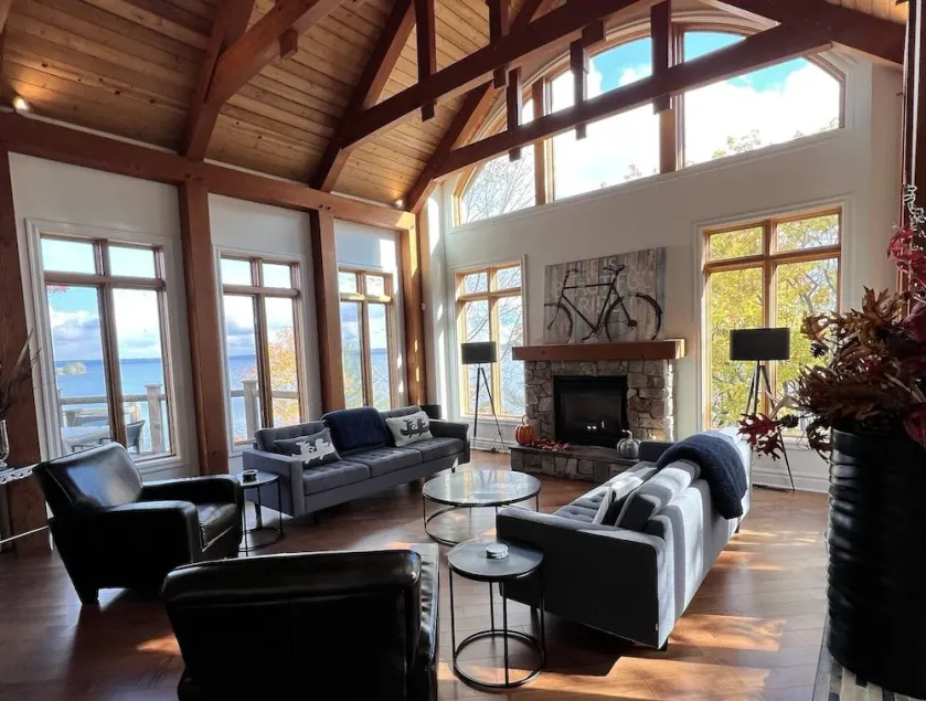 Luxury 4-Season Lakefront Cottage on Lake Muskoka! - Image 1