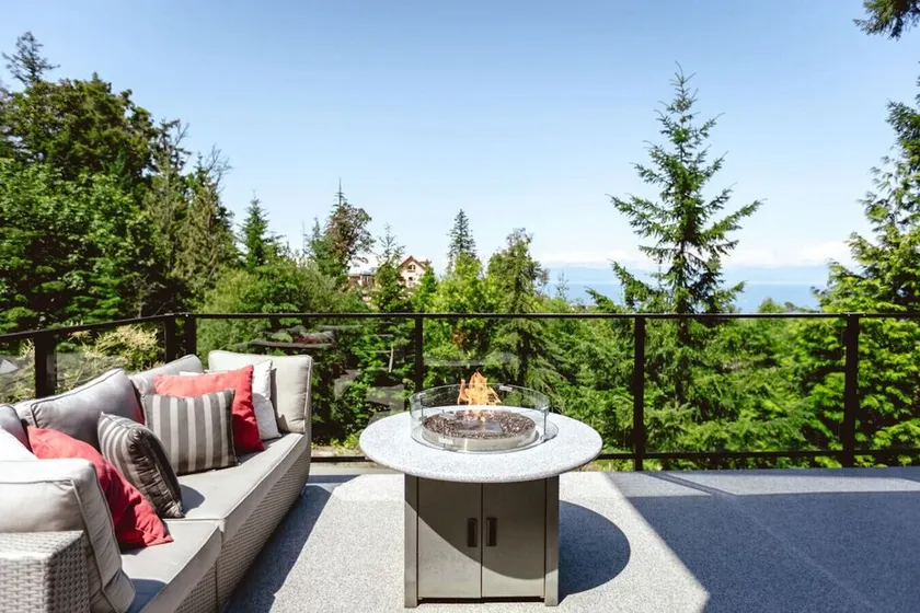 Executive Studio with Ocean & Mountain Views - Image 1