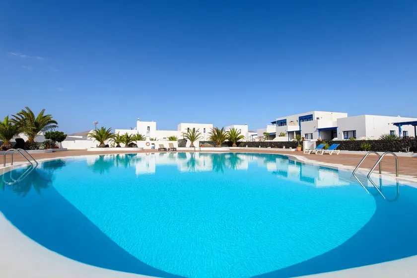 Spacious Apartment \"Casa Nancy\" with Mountain View, Pool, Wi-Fi & Terrace - Image 1