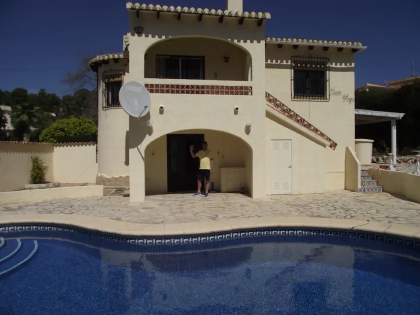 quietly situated villa at 900 m from the beach - Image 1