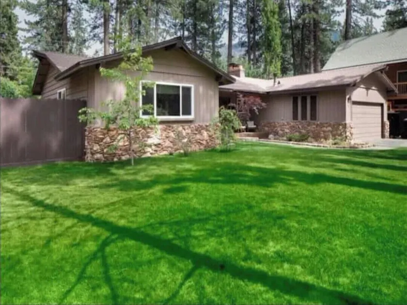 PineCone Lodge - 3 bed/2 bath - South Lake Tahoe (sleeps 6) - Image 1