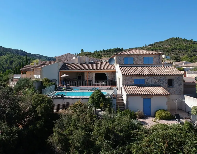 Air- Conditioned  5 Bedroom Villa with Stunning Castle Views - Image 1