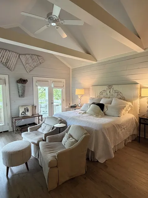 Cozy and comfortable one bedroom with kitchen and with pasture view. - Image 1