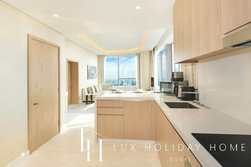 LUX Iconic Views at Palm Tower Suite 3 - Image 1
