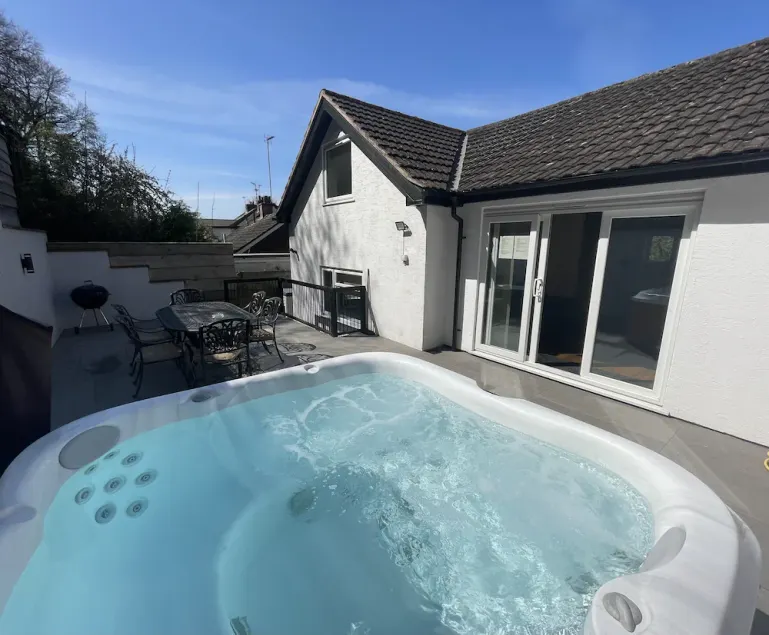 Propriété de 3 chambres avec Jacuzzi - Image 1