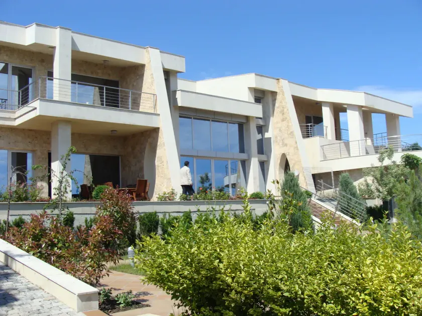 Casa de designer com vista para o mar de 600m2, com piscina e quadra de tênis, Sozopol - Image 1