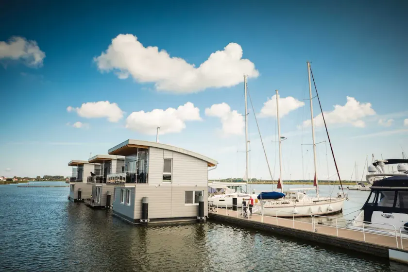 07. floating houses (105 m²) Poseidon - Floating house no. 10 with fireplace and - Image 1