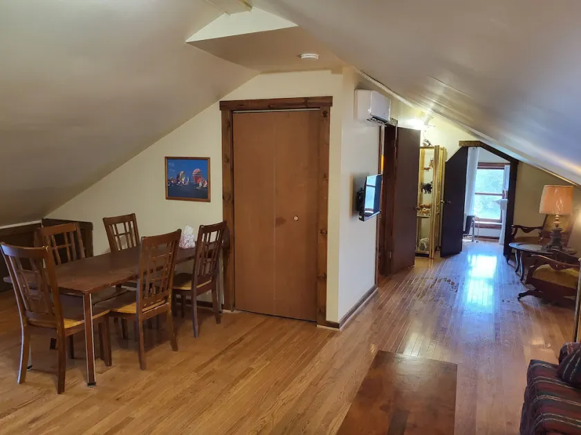 Roomy & Comfy Farmer's Suite in the Manor House! - Image 1
