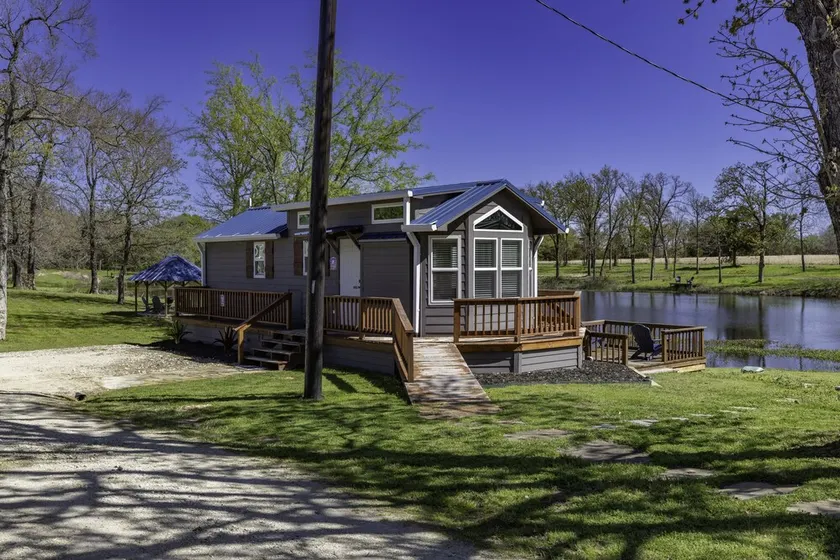 Sweet Dove Cottage has Walking Trails with Fishing Pond fun place to stay and play - Image 1