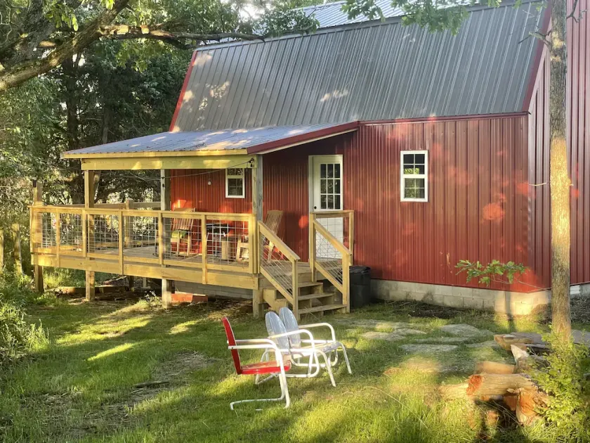 The Little Barn on the Hill...NEW! min. from town. Great back porch view w/ Loft - Image 1