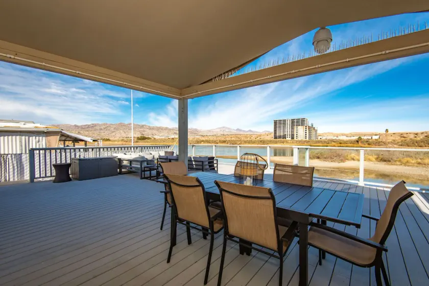 Glass deck, dogs, sandy beach, private dock - Image 1