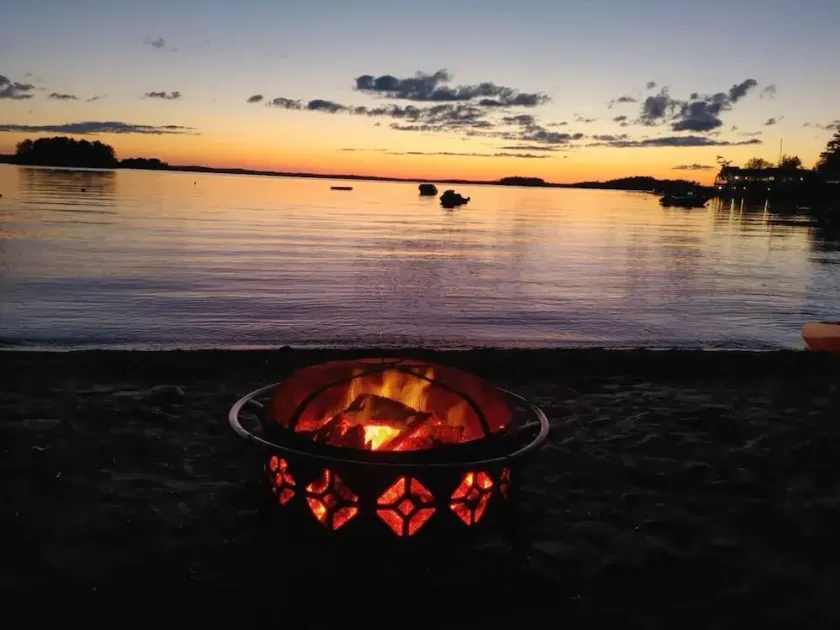 Sandy Pines Cottage. Lake Muskoka, Gravenhurst - Image 1