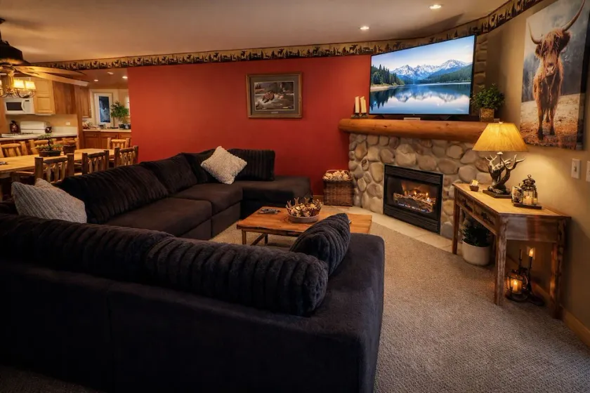 Entire Cozy  Villa 2 min Near Starved Rock! - Image 1