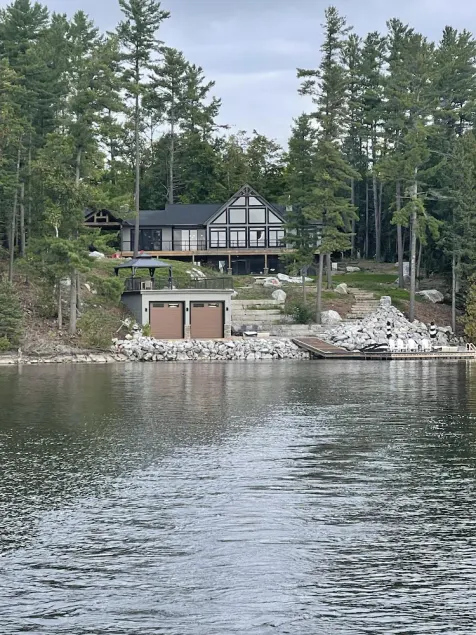 Incredible Cottage on Crystal Lake. Very private on 7 acres - Image 1