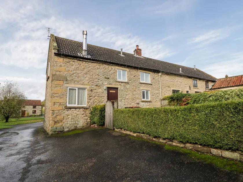 GATESIDE, character holiday cottage, with open fire in Pickering - Image 1