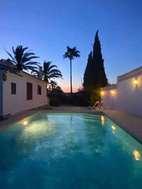 Belle villa à Dénia, piscine privée et jardin, BBQ, plusieurs terrasses, 6 pers. - Image 1