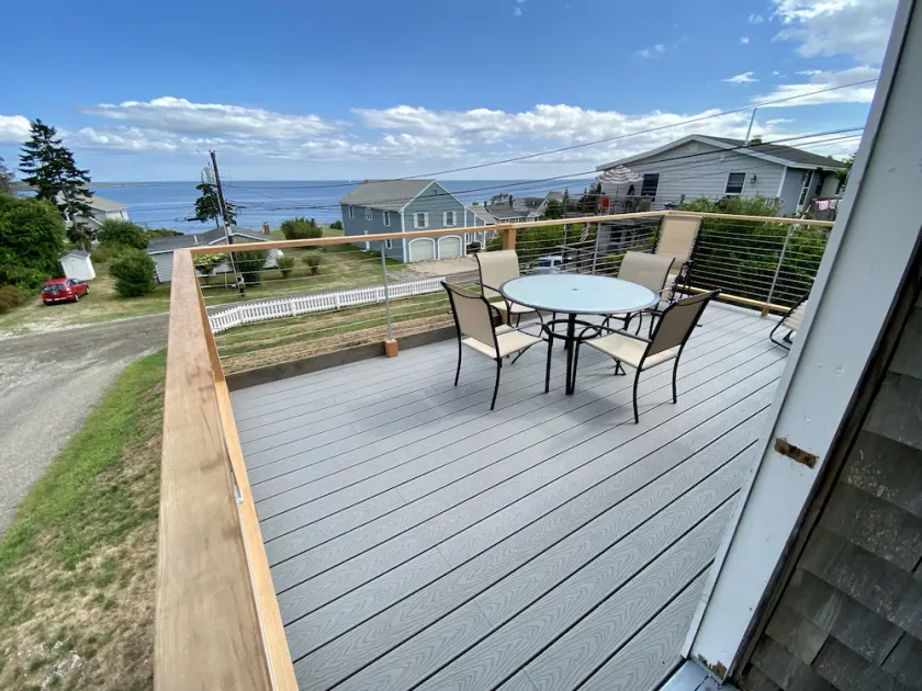 Recently updated cottage featuring beautiful easterly views of Casco Bay - Image 1
