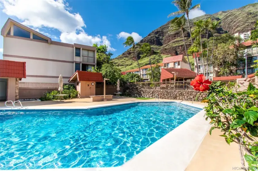 Bright Airy Condo in Makaha - 5 mins from the beach! - Image 1