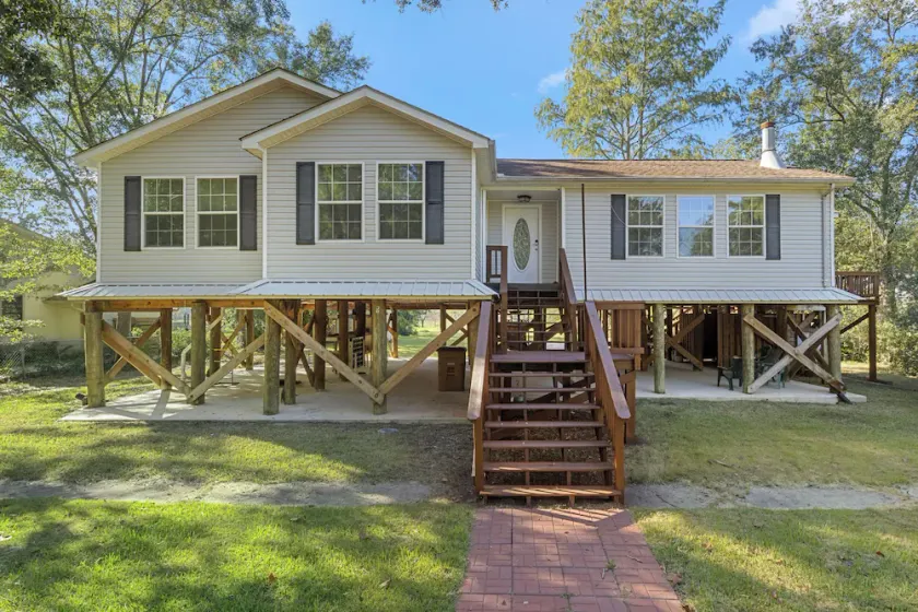 Relaxing Home on Dog River with Big Yard - Image 1