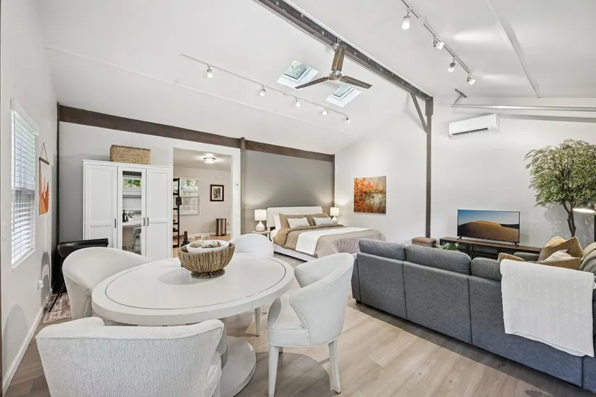 Pet Friendly Studio with Private Fenced Yard - Image 1