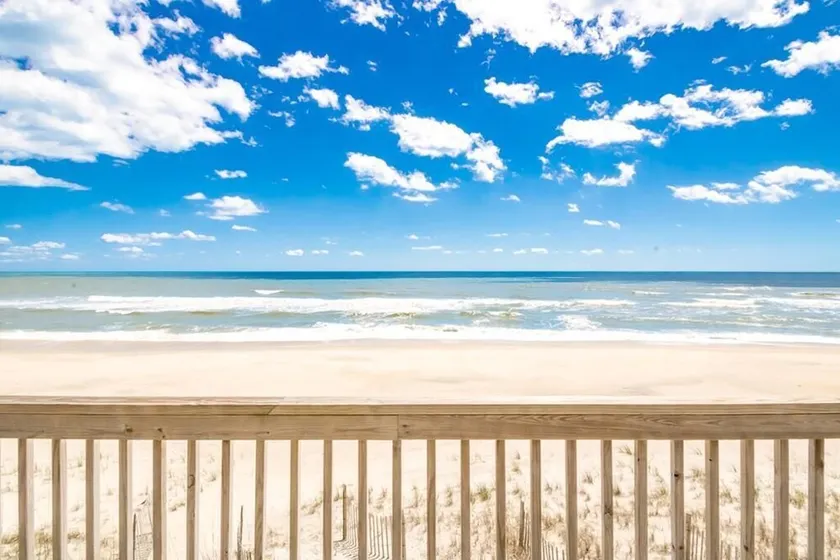 Sanderling - 4 bedroom, 2.5 Oceanfront Home in North Topsail Beach! - Image 1