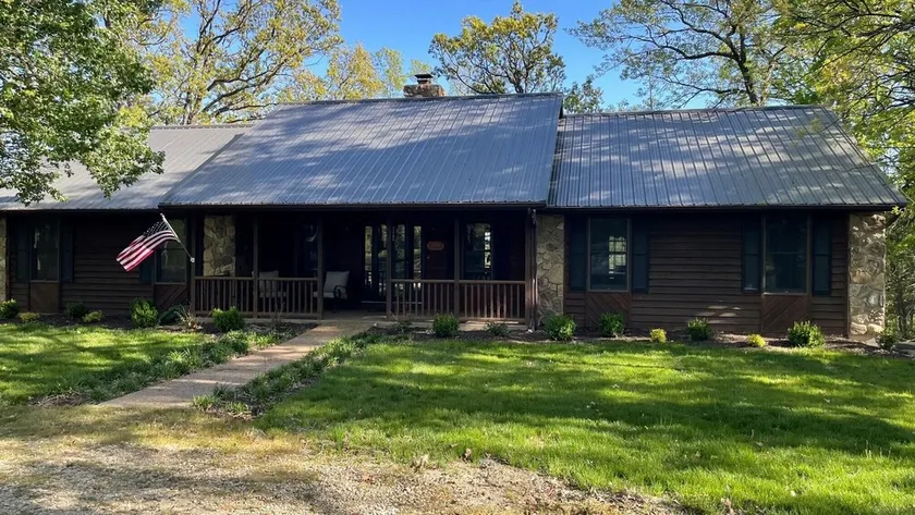 Cozy house nestled in the country - Image 1